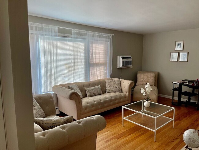 Building Photo - Berwyn Apts!