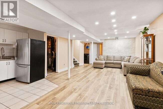 Building Photo - 36 Umbria Crescent