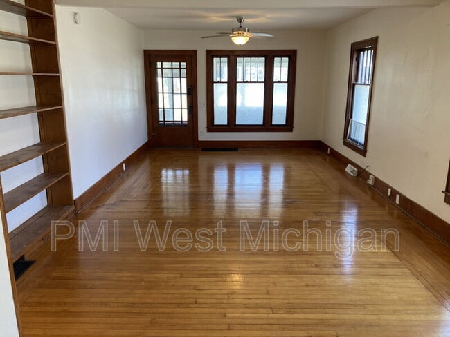 Foto del edificio - 1436 Matilda St NE