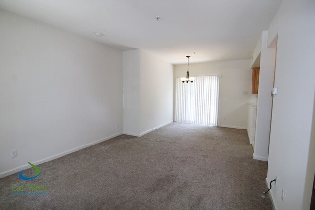 Foto del edificio - $3,695 - Spacious 2 Bedroom, 2.5 bath tri-level townhouse near Communication Hill in Lancaster Gates