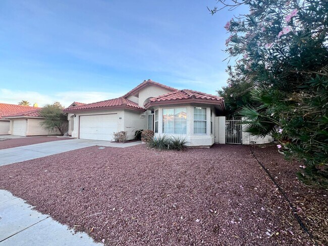 Building Photo - 1605 Los Alamos Dr