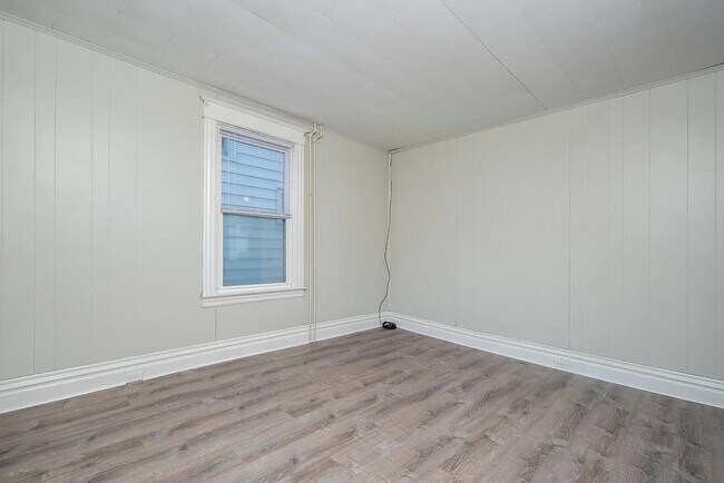 Building Photo - 857 7th Ave