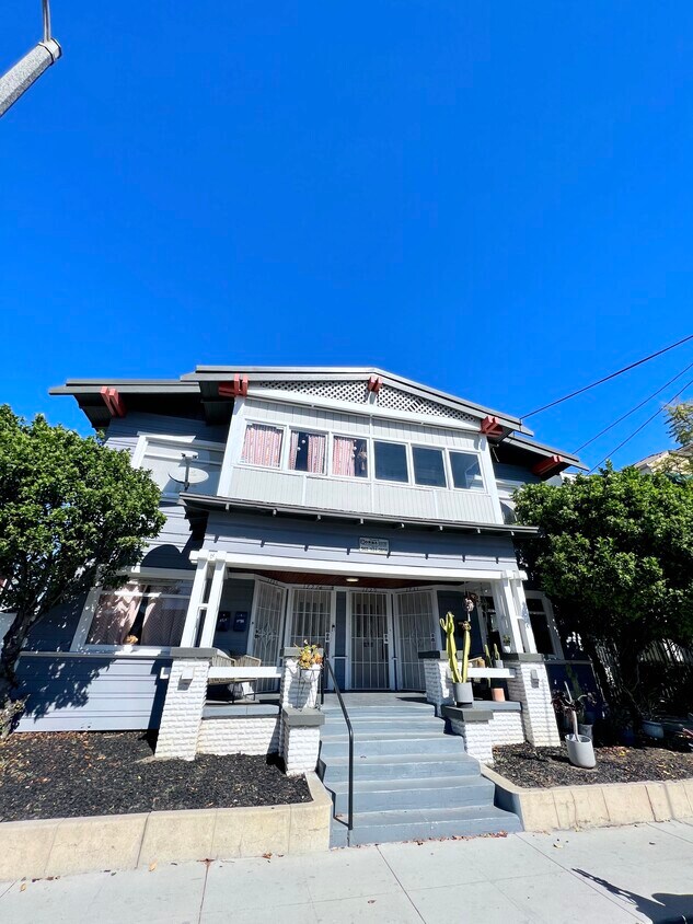 Primary Photo - 1729 E Broadway