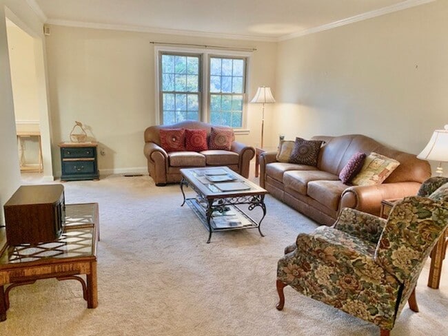 Building Photo - Beautiful home in North Bethesda with atta...