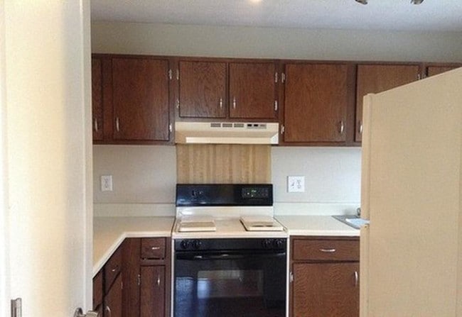 Building Photo - 3880 Cedar Circle