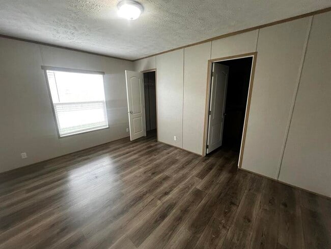 Building Photo - 207 Peach St