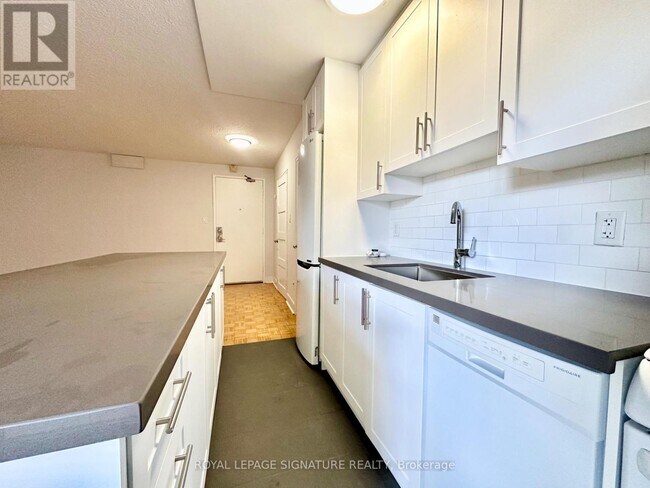 Photo du bâtiment - 95 Lawton Blvd