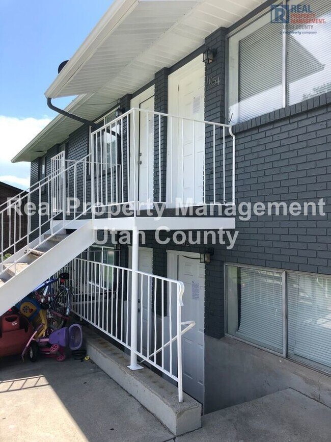 Building Photo - Remodeled Four-Plex Unit
