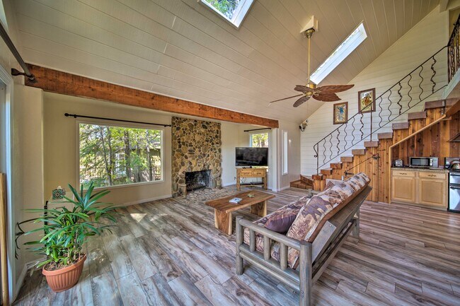 Building Photo - 8900 Horse Cyn Wy