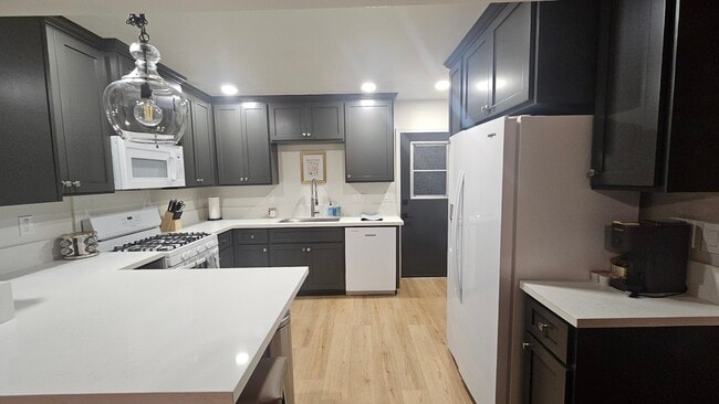 Building Photo - 6025 Dipper St