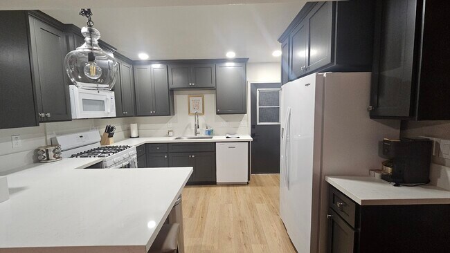 Foto del edificio - 6025 Dipper St