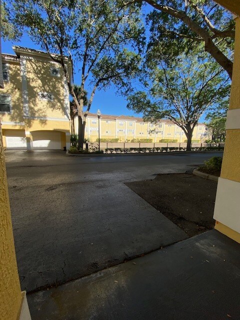 Building Photo - 2027 Legacy Palms Dr