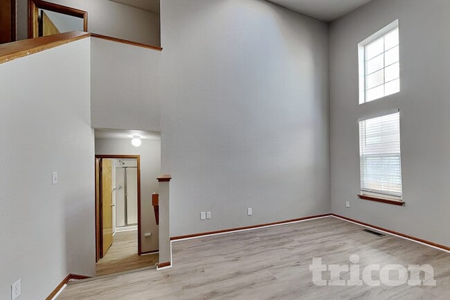Building Photo - 446 W 116th Pl