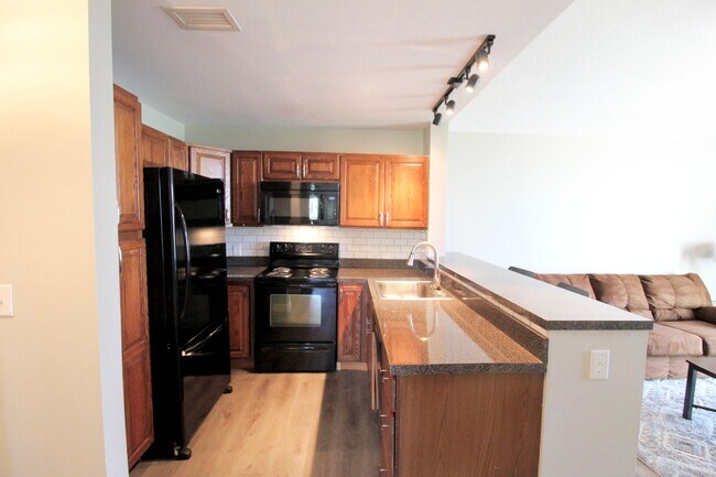 Building Photo - 1348 Hunters Rd