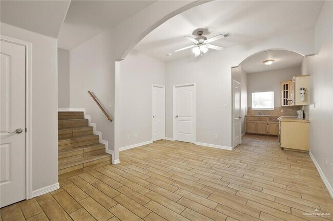 Foto del edificio - 1521 W McIntyre St