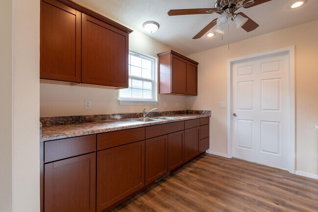 Foto del edificio - 1447 N Hampton Ave