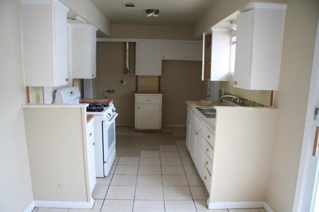 Foto del edificio - 323 Elaine St