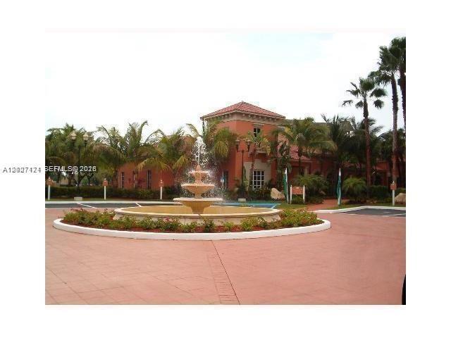 Foto del edificio - 8215 Lake Dr