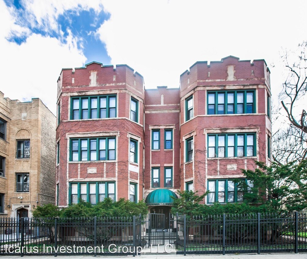Primary Photo - 7839 S Phillips Ave