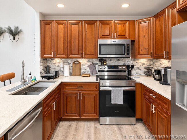 Building Photo - 4200 Palm Bay Cir