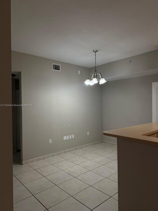 Building Photo - 7330 NW 114th Ave