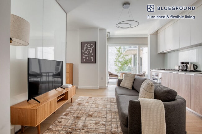 Building Photo - 572 11th Ave