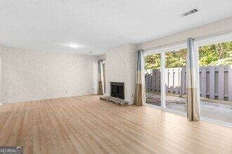 Building Photo - 510 E Ponce de Leon Ave