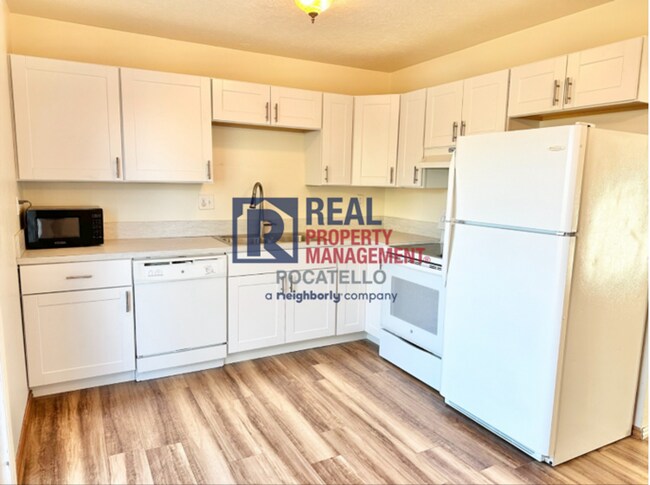 Foto del edificio - Updated 3 Bedroom 2 bath Townhome