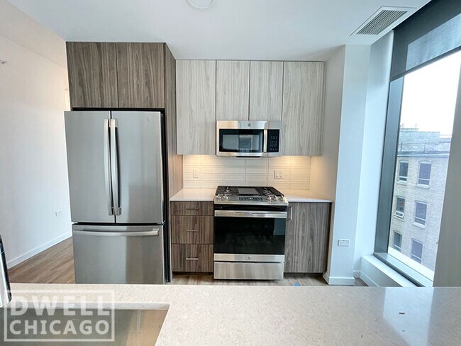 Building Photo - 1111 W Lake St