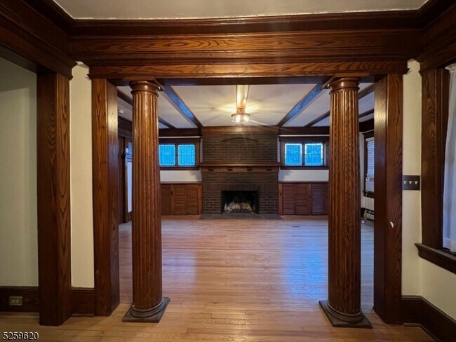 Building Photo - 36 Smull Ave