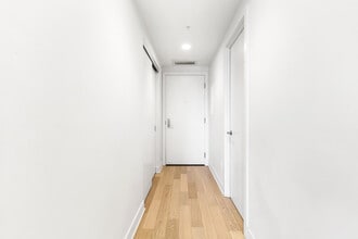 Building Photo - 1288 Rue Saint-Antoine O