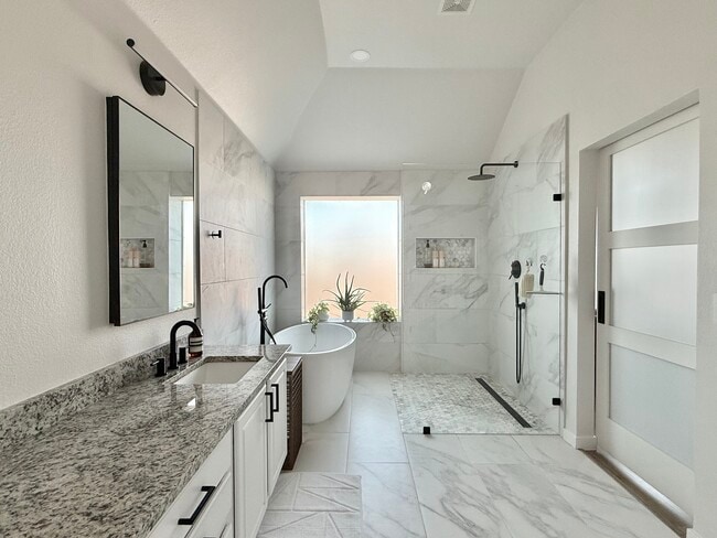 Building Photo - 2414 Thorntree Dr