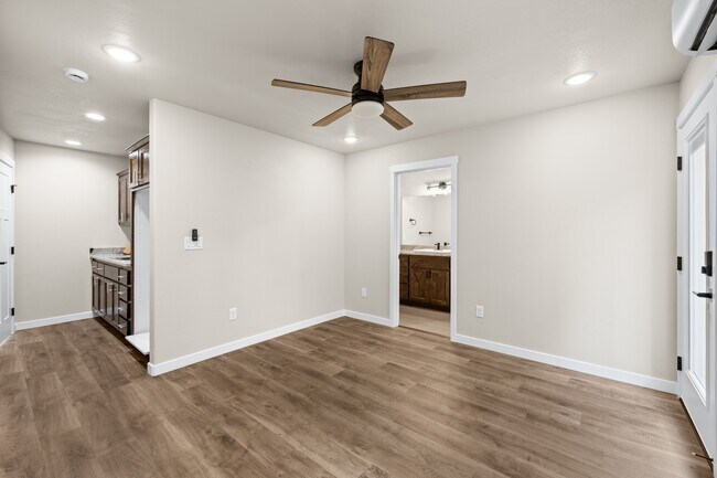 Foto del edificio - 7857 Houston Lp