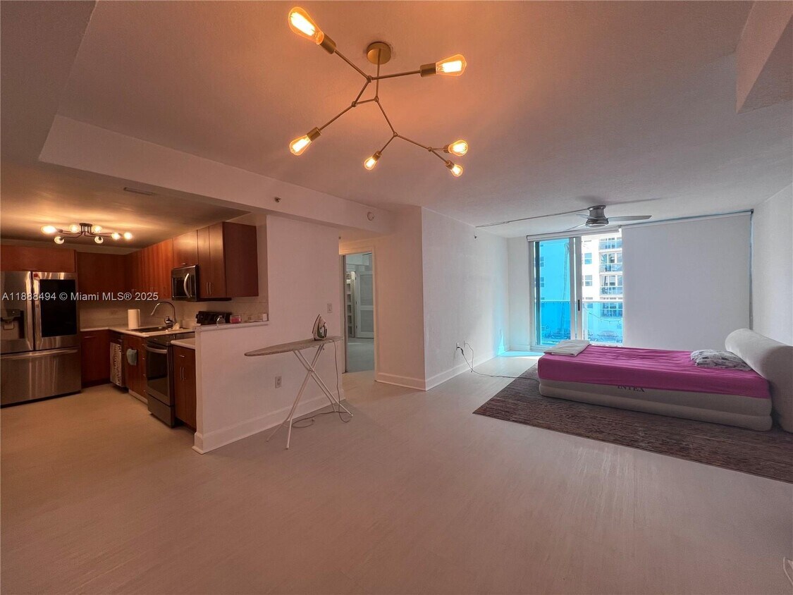 Foto principal - 7501 E Treasure Dr