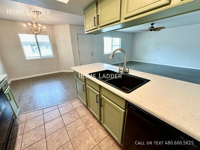Foto del edificio - 1256 N 85th Pl