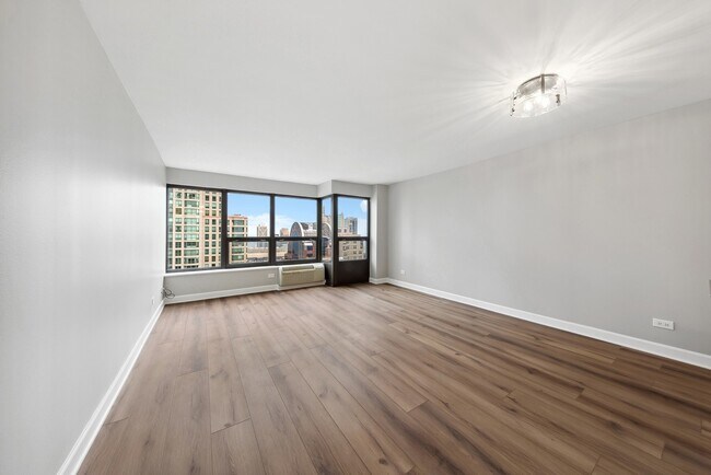 Foto del edificio - 30 E Huron St