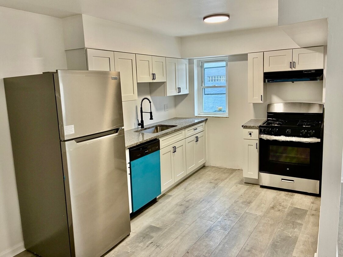 Foto principal - 4632 Friendship Ave