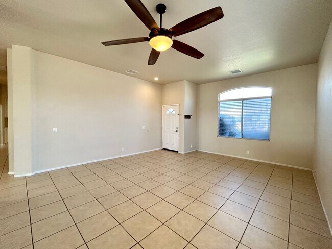 Building Photo - AVAILABLE NOW!! 4 Bedroom 3 Bathroom Home ...