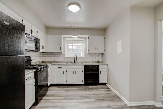 Building Photo - The Lenox Apartment Homes