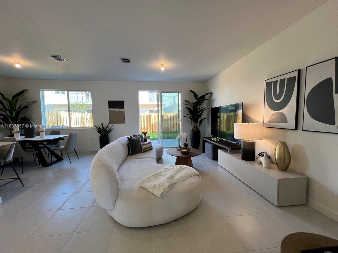 Foto principal - 651 SE 14th Ct
