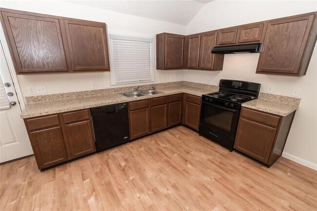 Building Photo - 5703 S Brenwood Dr