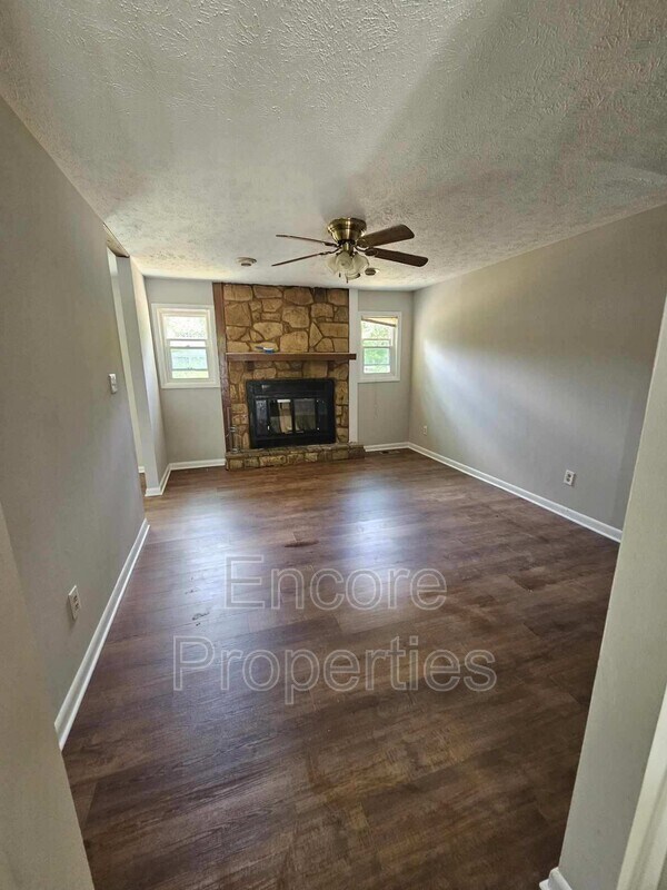 Building Photo - 1852 Frankie Ave