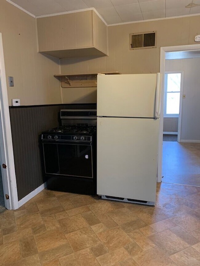 Building Photo - 805 W 3rd St