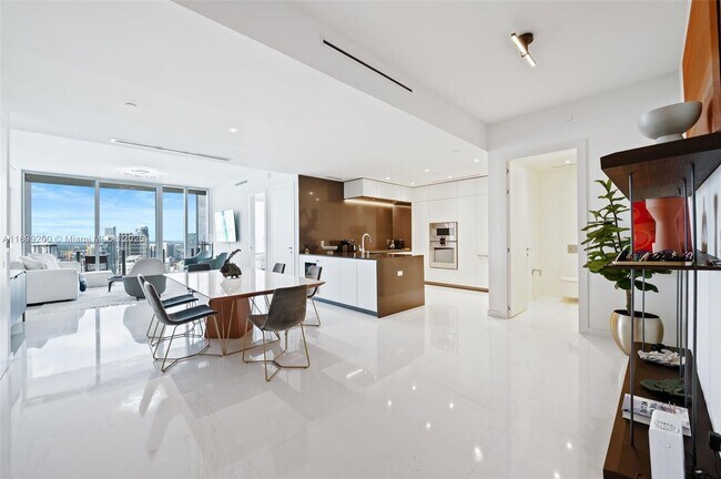 Foto del edificio - 300 Biscayne Blvd Way
