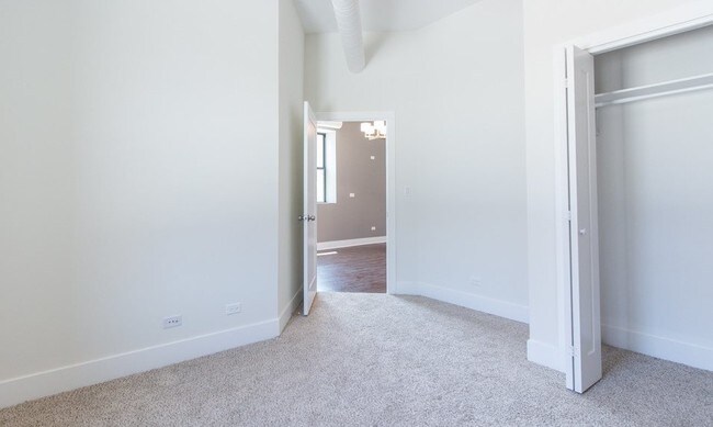 Building Photo - 2001 State S St