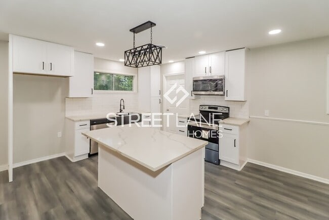 Building Photo - REDUCED!