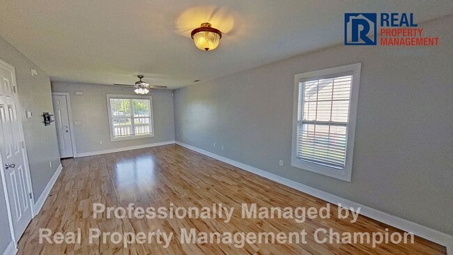 Foto del edificio - 3 BD/2.5 BA Home with Fenced Yard & Attached Garage