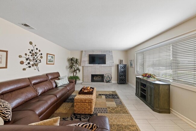 Building Photo - 4866 Park Dr