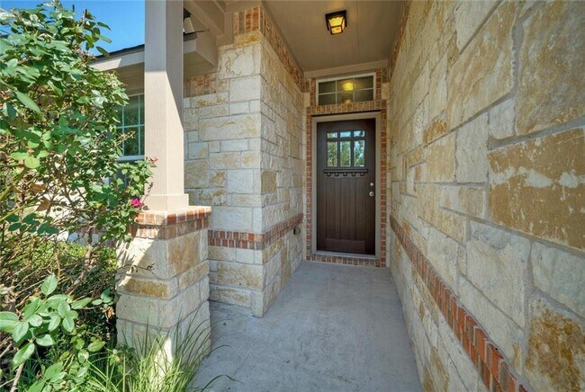 Foto del edificio - 18413 Falcon Pointe Blvd