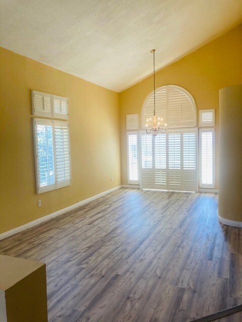 Foto del edificio - 2371 Wandering Ridge Dr